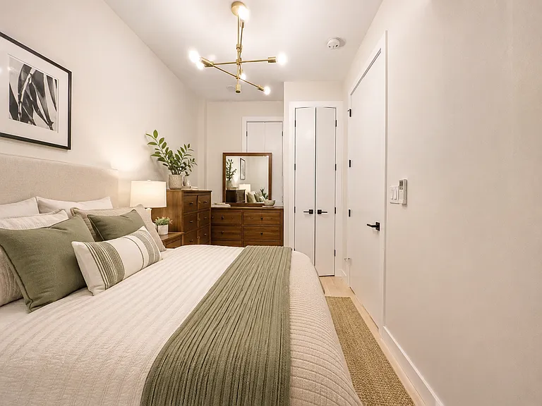 978 Kent Ave #5B — Photo 7