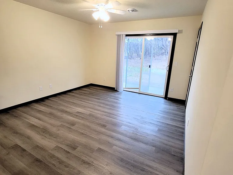 303 S Wasson Ln #E — Photo 3
