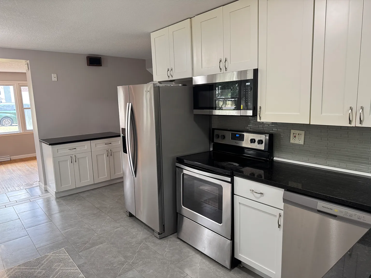 3 bed, 1800 sqft, $2,475 — Photo 4