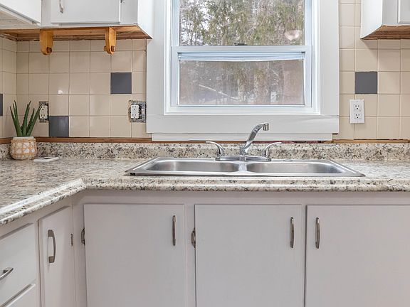 4th image of 20 Turkey Farm Road