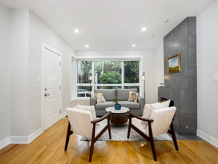821 W Roscoe St #1 — Photo 3