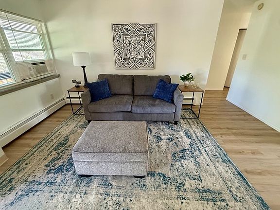 3rd image of 2990 Glenwood Dr #11