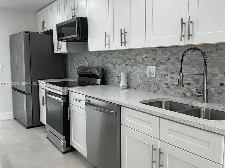 4028 SW 49th Ct — Photo 9
