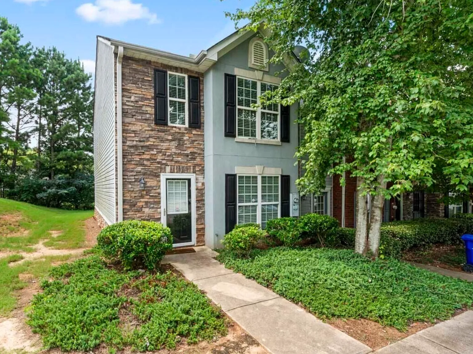 3 bed, 2.5 bath, 1668 sqft, $1,850 — Photo 2