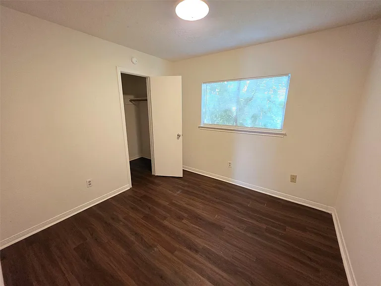 11726 Plumbrook Dr — Photo 14