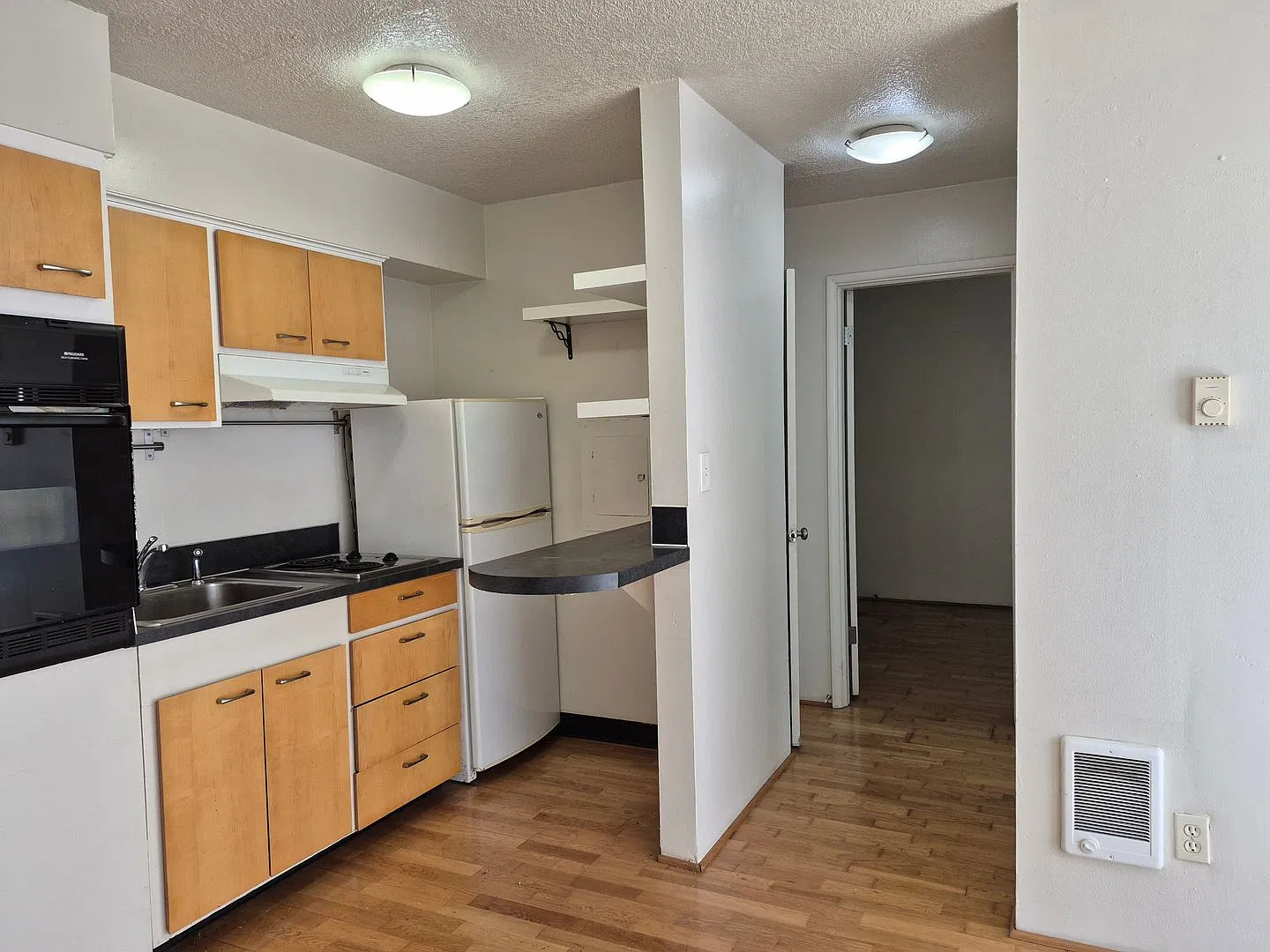 Ladd- Great one bedroom unit — Photo 2