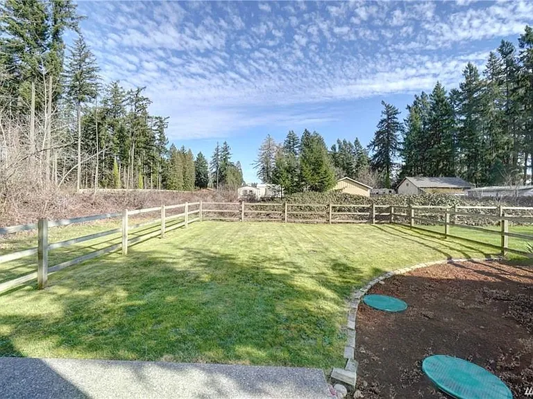 15927 Spanaway Loop Rd S — Photo 2
