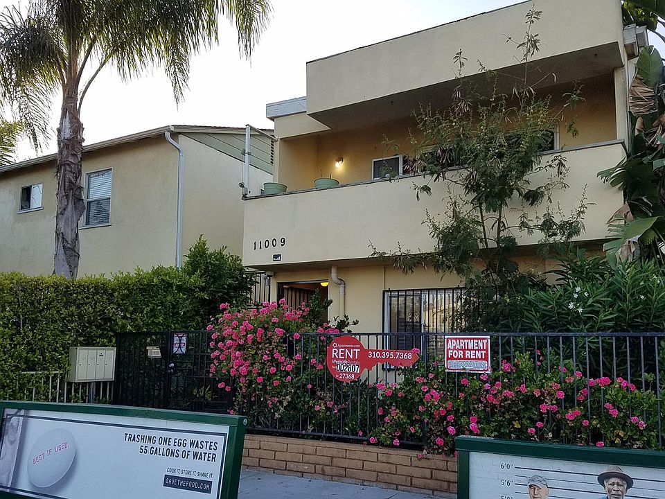 Front entrance, gated & secure. Easy transportation with bus stop in front on Venice Blvd.