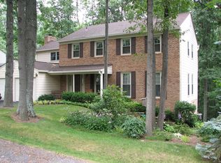 10706 Midsummer Dr, Reston, VA 20191