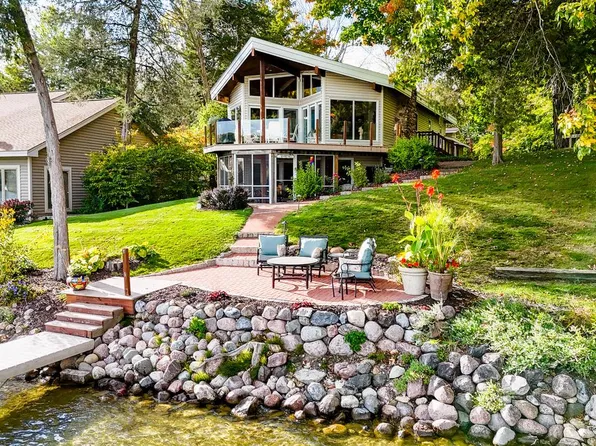 6096 North Lake DRIVE, West Bend, WI 53095