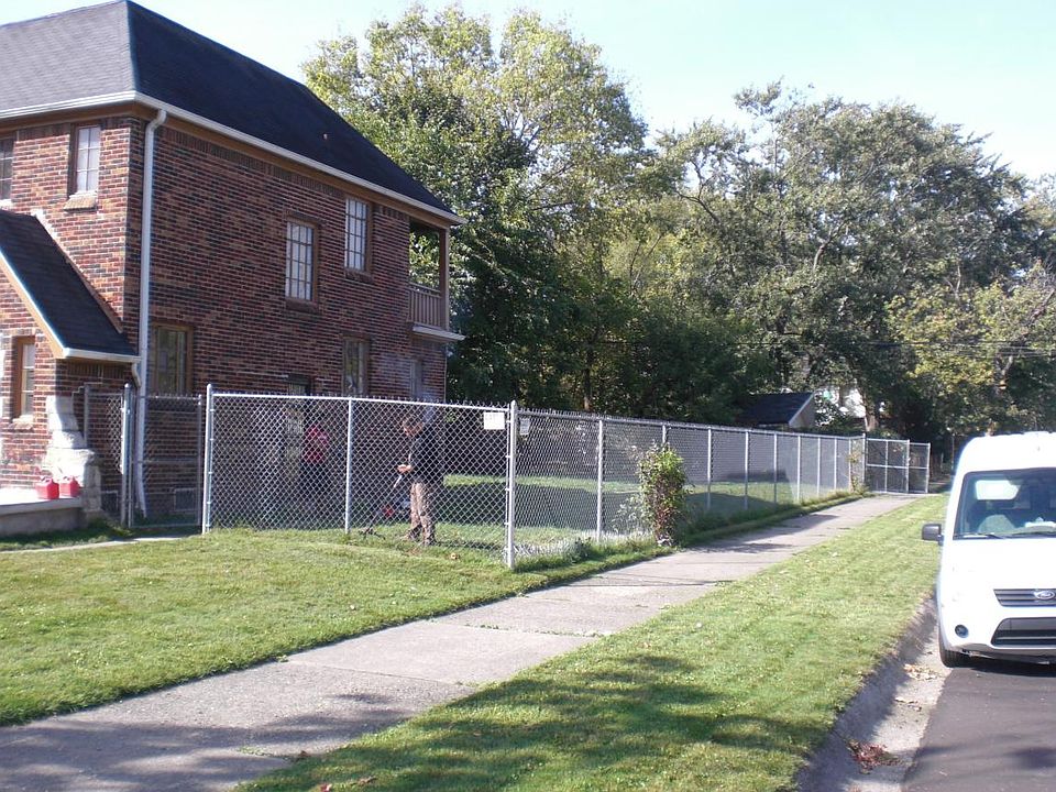 2nd image of 15377 Forrer St