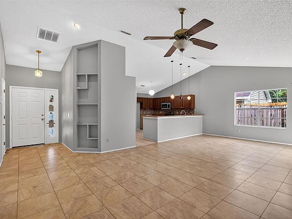 4th image of 6516 Piccadilly Ln