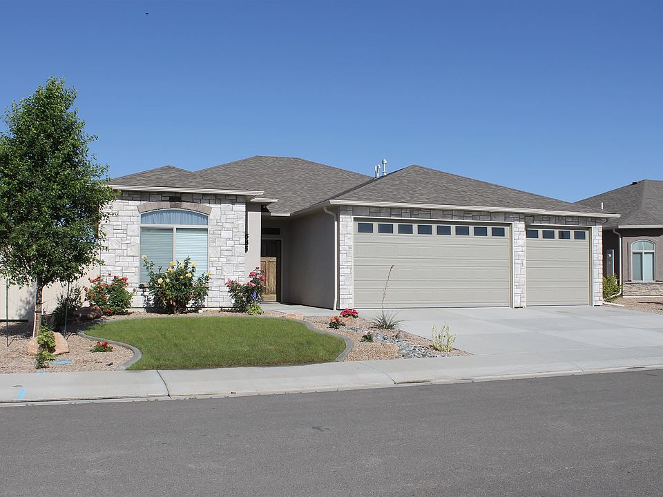 1st image of 685 Strathearn Dr