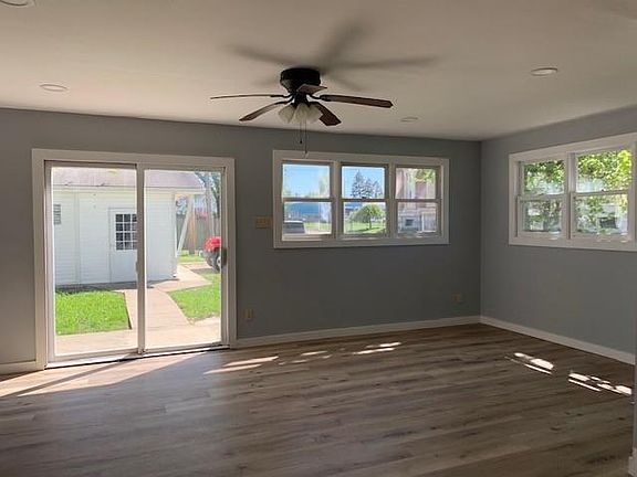 5th image of 202 E Wood St