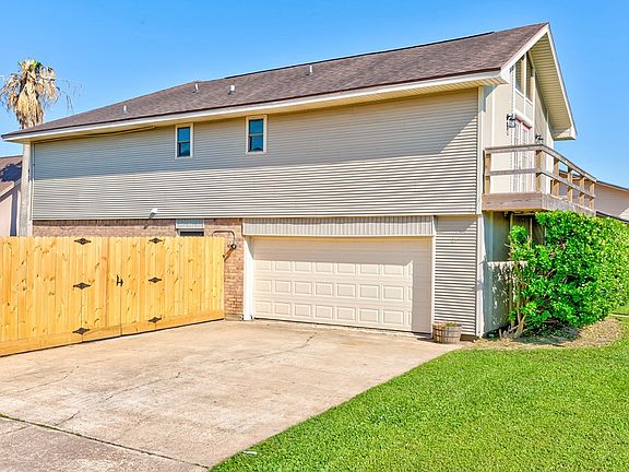 4th image of 8442 Hollow Bend Ln
