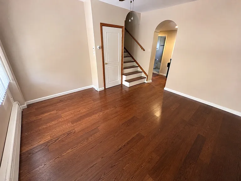 2520 Edgemont St — Photo 3