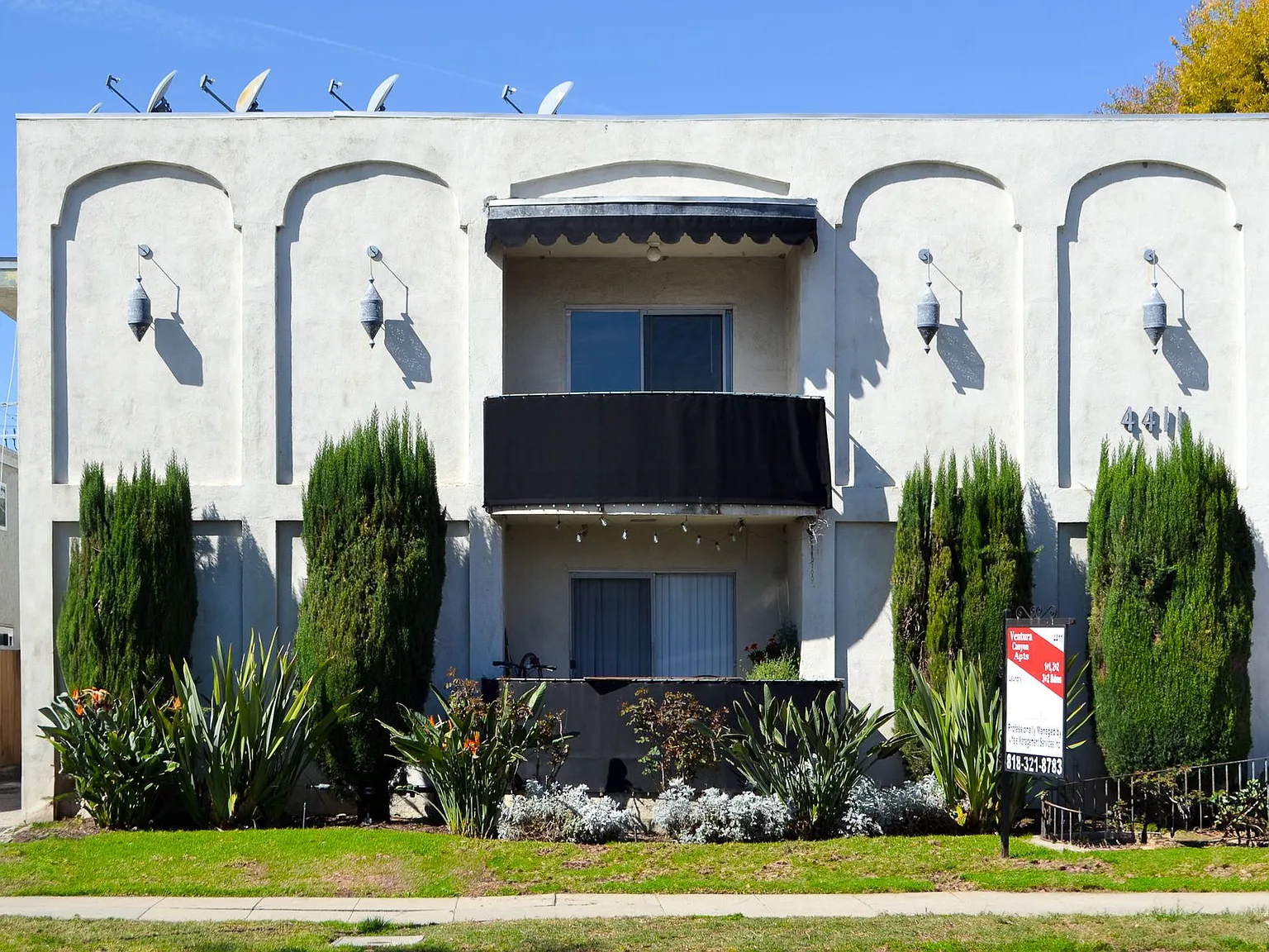 4411 Ventura Canyon — Photo 2