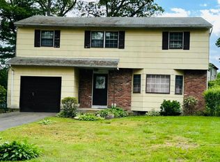 2818 Pine Ave, Ronkonkoma, NY 11779