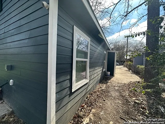 3 bed, 2.0 bath, 1100 sqft, $1,395 — Photo 2