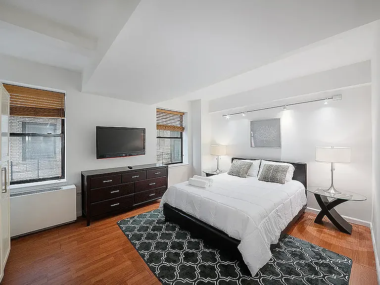 150 W 51st St #1408 — Photo 6