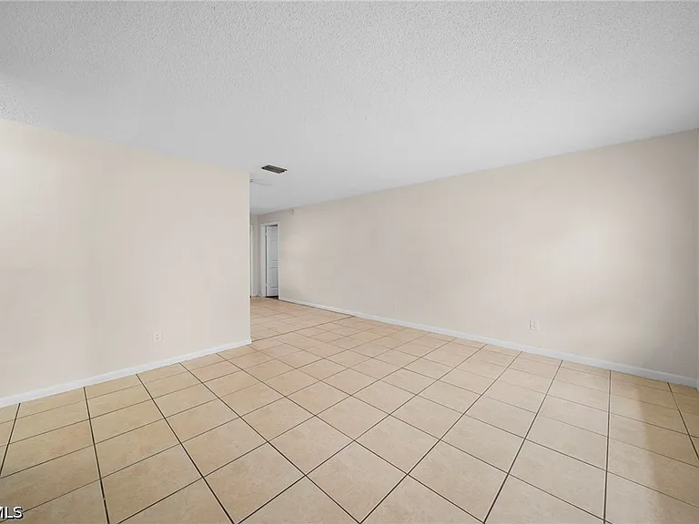 5553 5th Ave — Photo 3