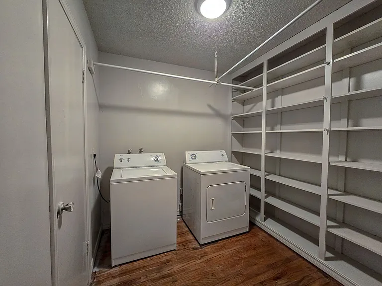 635 W Franklin St — Photo 20