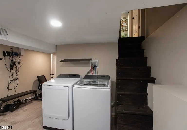 138 Jerome Pl — Photo 20