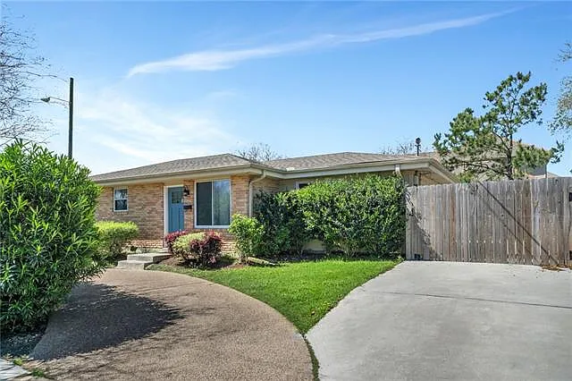 1300 Nursery Pl — Photo 2