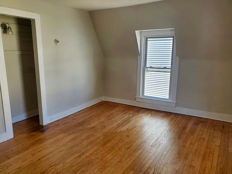40 Clinton Ave — Photo 11