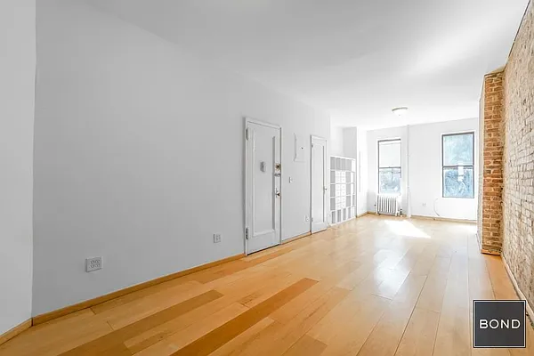 Rented by Bond New York | media 9