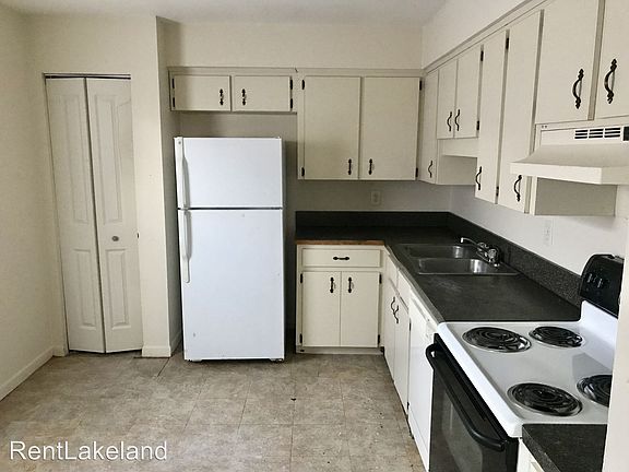 2nd image of 618 S Westgate Ave