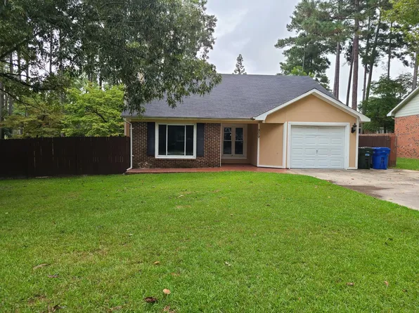 909 Bramblewood Ct, Fayetteville, NC 28314