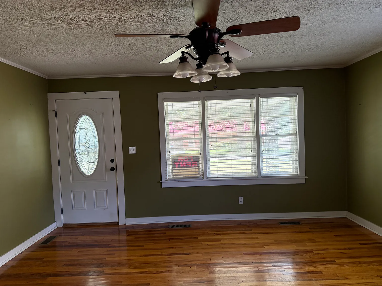 2 bed, 952 sqft, $1,200 — Photo 2