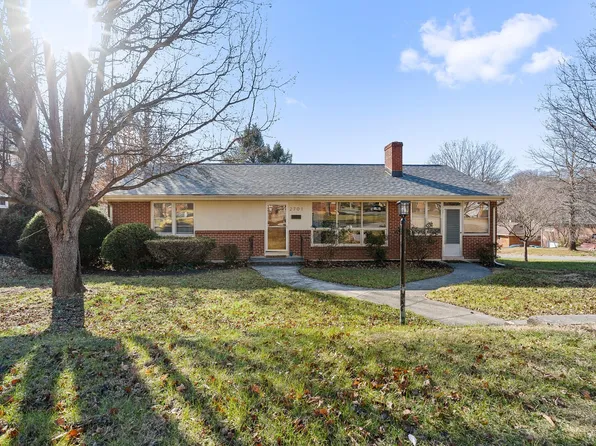 2701 Fawn Rd SW, Roanoke, VA 24015