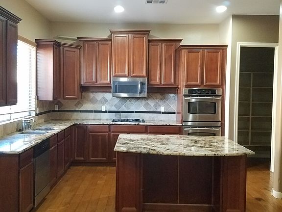 5th image of 18014 W Las Cruces Dr