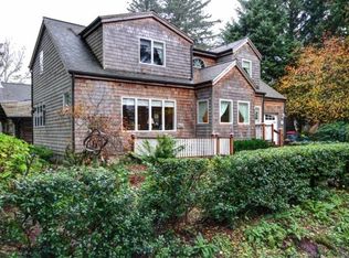 462 Spruce St, Cannon Beach, OR 97110