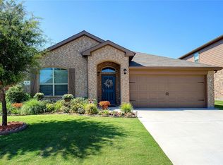 637 Creekview Dr, Azle, TX 76020