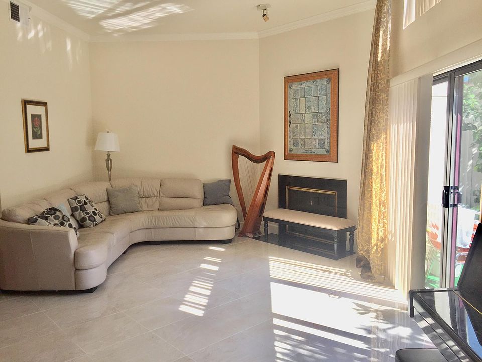 Bright & spacious Living Room