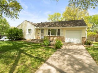 201 SW Opal Dr, Lees Summit, MO 64081