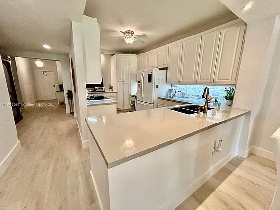 5th image of 10710 NW 66th St APT 109