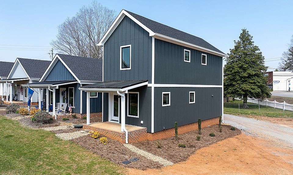 1st image of 18 Cottage Ct