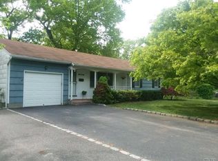 1110 Udall Rd, Bay Shore, NY 11706