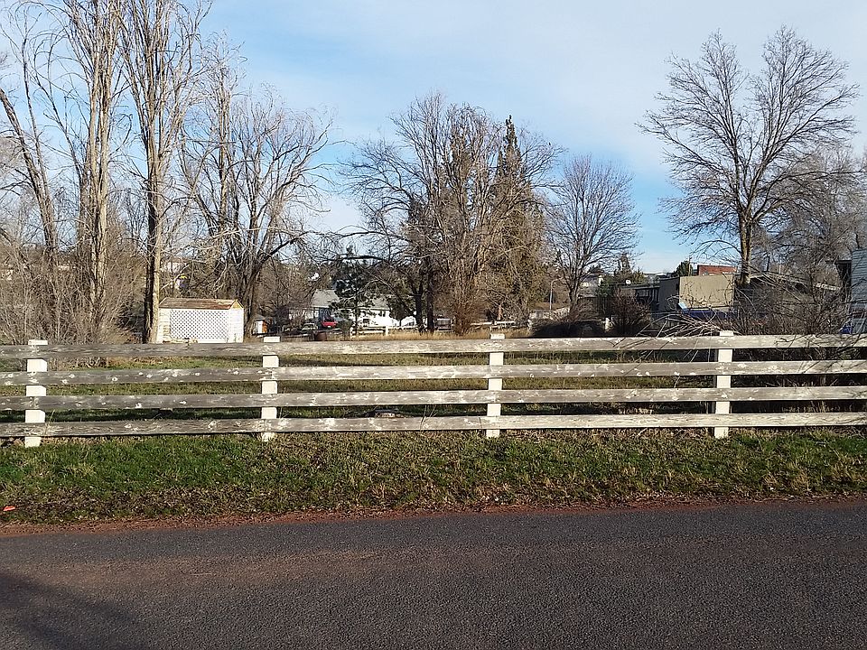 2nd image of 464 S.e. C Street
