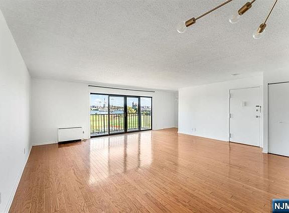 3rd image of 1150 River Rd APT 4F