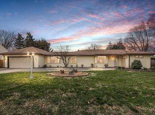 4652 Spring Dr, Saint Louis, MO 63123