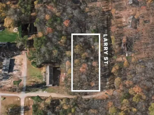 950 Larry St, Burlington, NC 27217