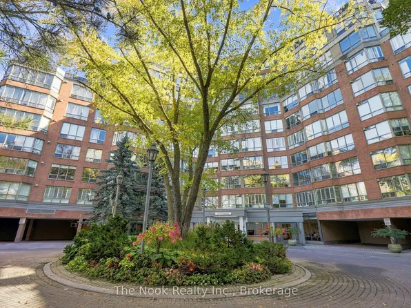 1 Ripley Ave #213, Toronto, ON M6S 4Z6