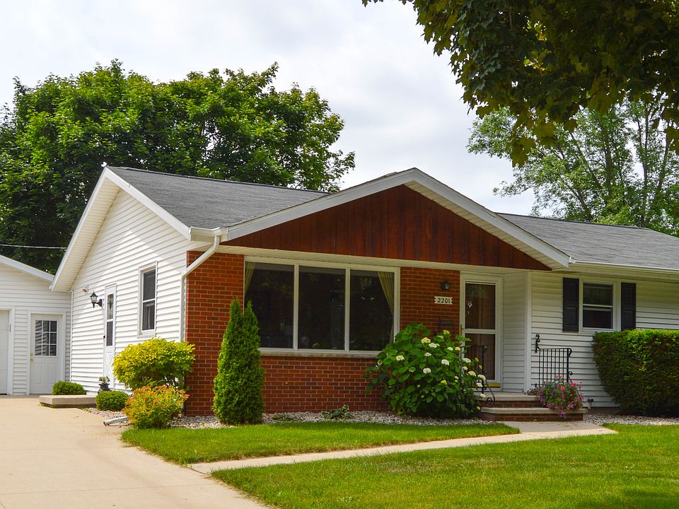 Beautiful Ranch Exterior