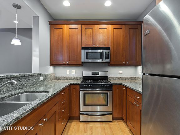 3rd image of 2648 W Gunnison St APT 1