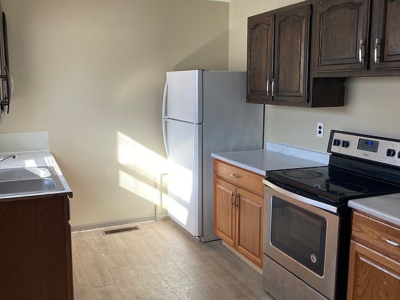 4th image of 2 Brookhaven Dr